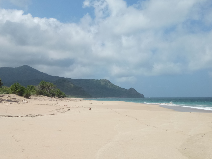 Album : PANTAI LAWOLI